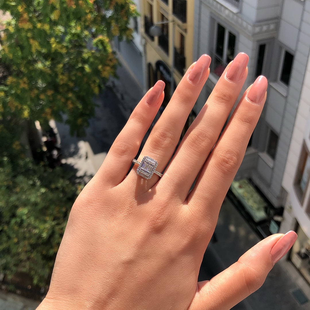 Emel Pırlanta Baget Yüzük Modelleri