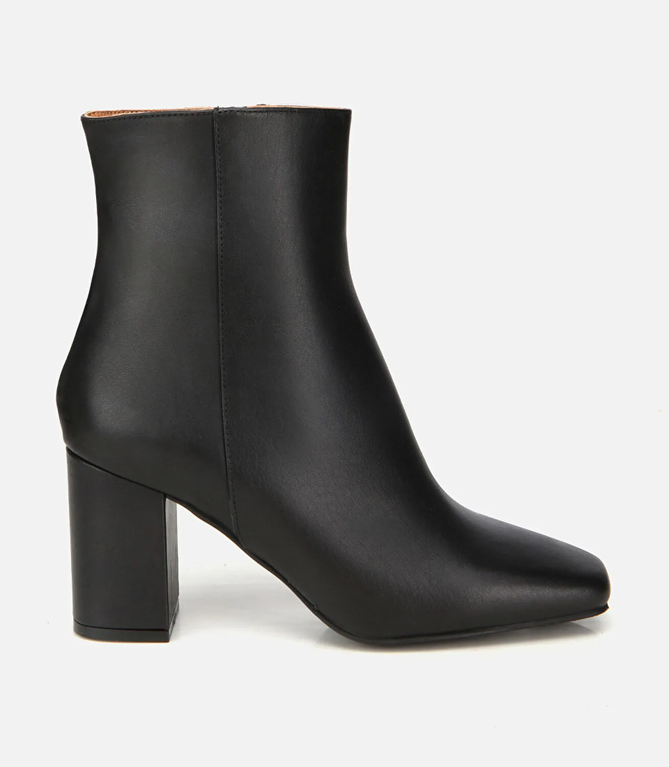 Hotiçte Siyah Şıklık Zamanı