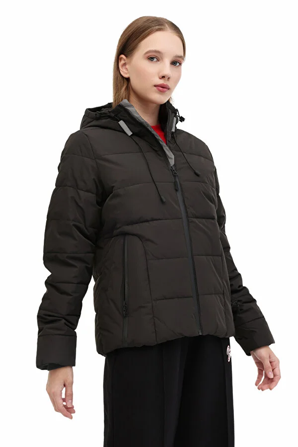 Siyah Mont Güçlü Stil Lumberjack Farkıyla Siyah Mont Güçlü Stil Lumberjack Farkıyla